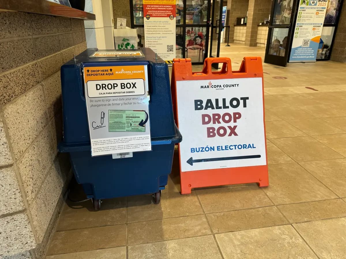 Una urna electoral en el Ayuntamiento de Avondale, en el condado de Maricopa, Arizona, el 14 de julio de 2025. (Arjun Singh/The Epoch Times)