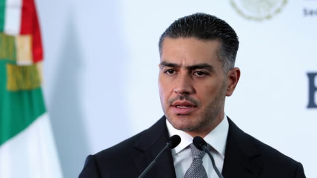 El secretario de Seguridad y Protección Ciudadana del Gobierno de México (SSPC), Omar García Harfuch, habla durante una rueda de prensa en Ciudad de México (México). EFE/ Mario Guzmán