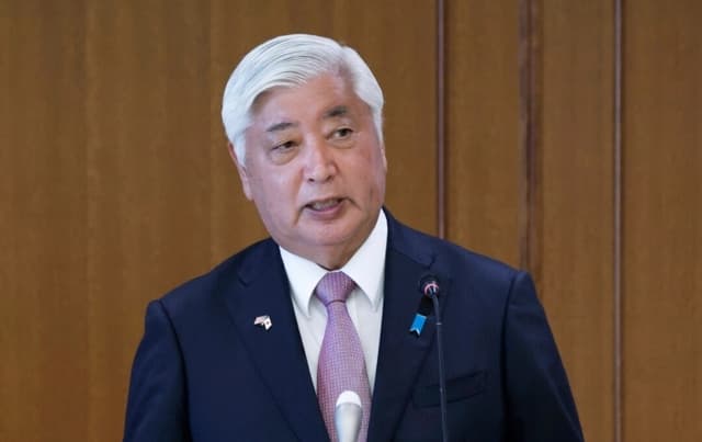 El ministro de Defensa japonés, general Nakatani, habla durante una conferencia de prensa conjunta con el secretario de Defensa de Estados Unidos, Pete Hegseth, en el Ministerio de Defensa, en Tokio, el 30 de marzo de 2025. (Kiyoshi Ota/Pool/Getty Images)