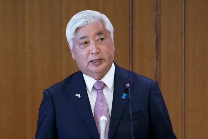 El ministro de Defensa japonés, general Nakatani, habla durante una conferencia de prensa conjunta con el secretario de Defensa de Estados Unidos, Pete Hegseth, en el Ministerio de Defensa, en Tokio, el 30 de marzo de 2025. (Kiyoshi Ota/Pool/Getty Images)