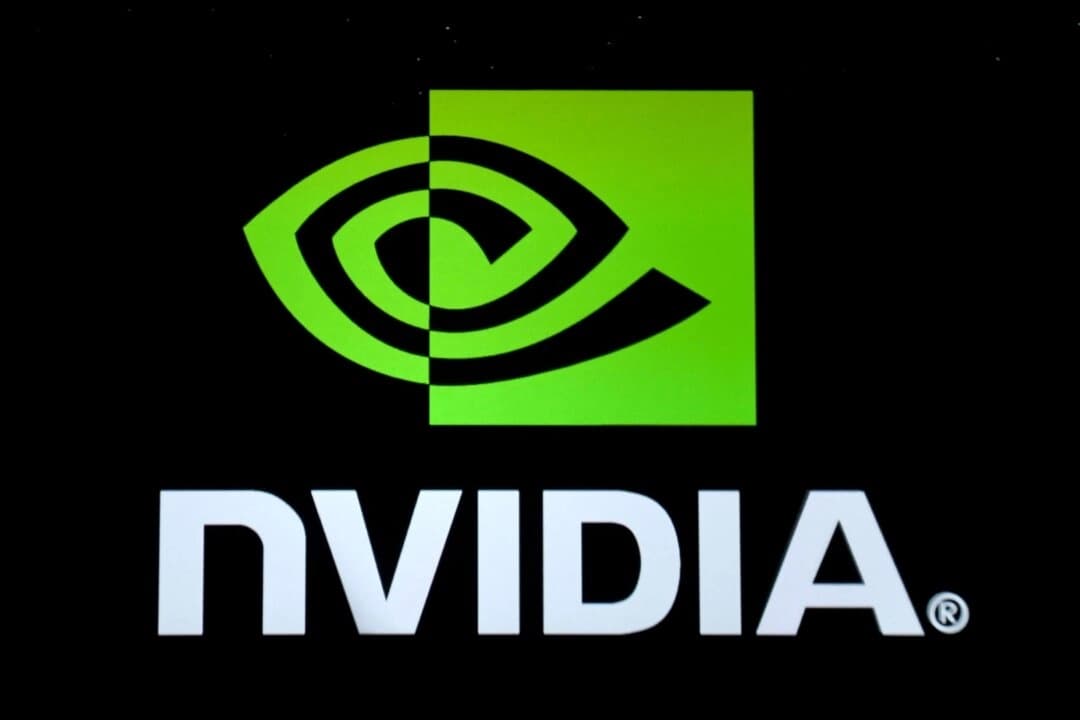 El logotipo de Nvidia en una pantalla durante el discurso inaugural del fundador, presidente y director ejecutivo de Nvidia, Jensen Huang, en el CES 2017, celebrado en The Venetian Las Vegas el 4 de enero de 2017. (Ethan Miller/Getty Images)