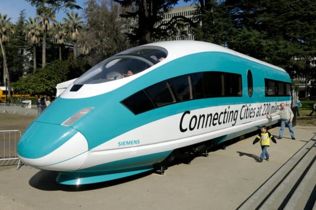 Administración Trump cancela financiación del proyecto ferroviario de alta velocidad de California