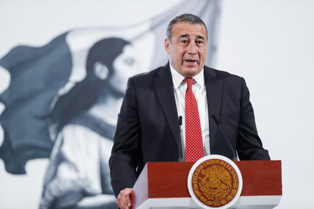 El director general de Bimbo, José Manuel González Guzmán, habla en una rueda de prensa el 17 de julio de 2025, en el Palacio Nacional, en Ciudad de México (México). EFE/ Isaac Esquivel