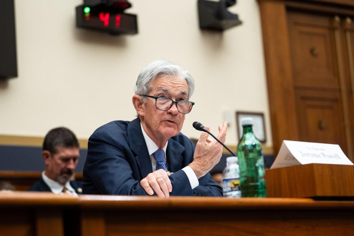 El presidente de la Reserva Federal, Jerome Powell, testifica durante una audiencia ante el Comité de Servicios Financieros de la Cámara de Representantes en el Capitolio, en Washington, el 24 de junio de 2025. (Madalina Kilroy/The Epoch Times)