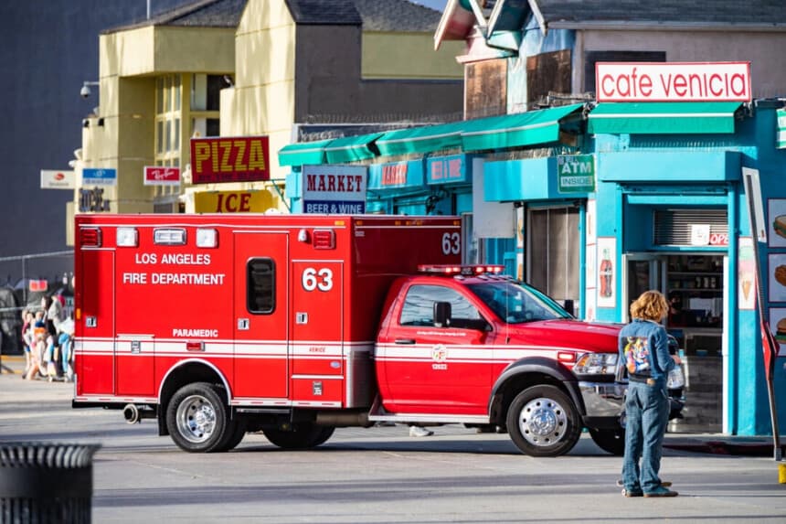 Un paramédico del LAFD responde a una emergencia en una foto de archivo. John Fredricks/The Epoch Times