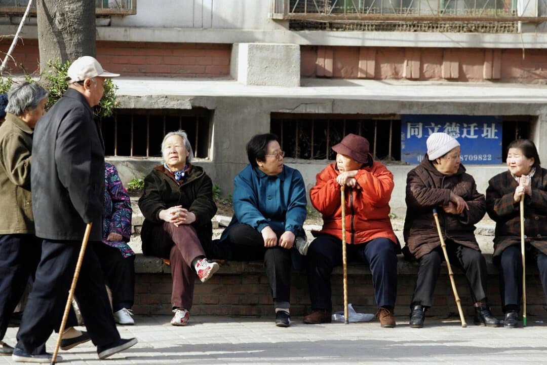 Un grupo de ancianos chinos en Beijing, el 7 de abril de 2007. (AFP vía Getty Images)