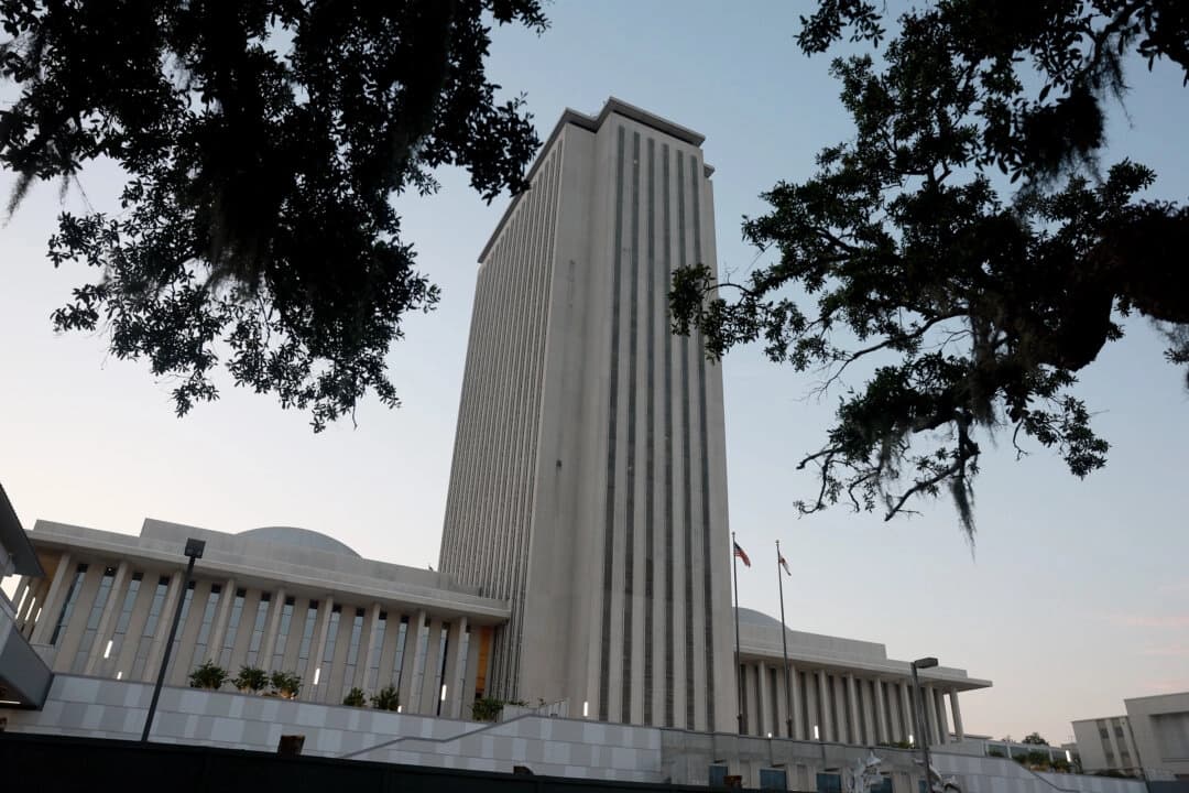 Vista exterior del edificio del Nuevo Capitolio de 22 pisos, que forma parte del Complejo del Capitolio en Tallahassee, Florida, el 26 de julio de 2023. (Joe Raedle/Getty Images)