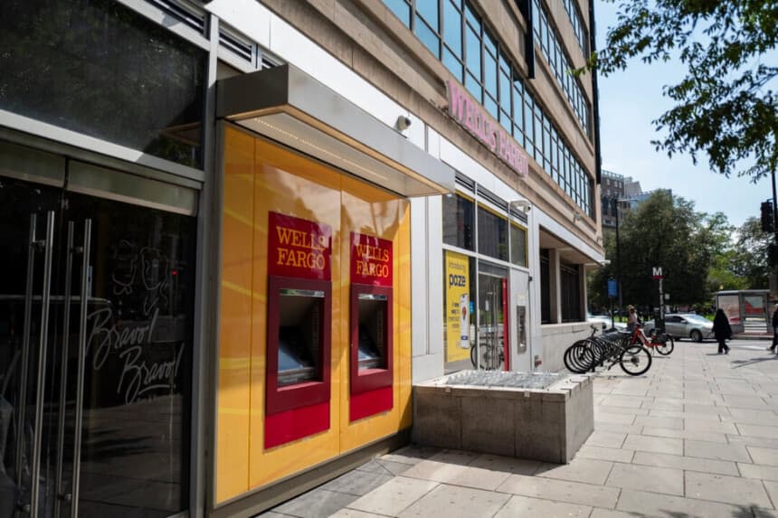China prohíbe salir del país a ejecutivo de Wells Fargo, reavivando temores de "diplomacia de rehenes"