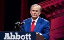 Abbott amenaza recortar USD 200 millones a ciudades de Texas por sus políticas sobre el ICE