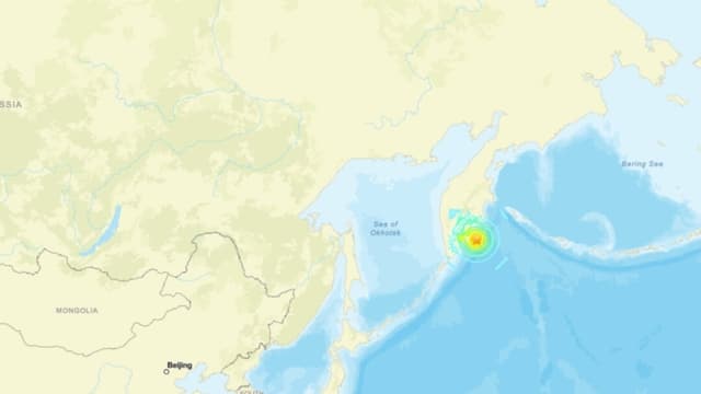 Un mapa muestra la ubicación de un terremoto de magnitud 7.4 que sacudió el mar cerca de la península de Kamchatka, en Rusia, el 20 de julio de 2025. (USGS)
