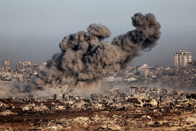 Israel amplía sus operaciones en Gaza y envía tanques a la ciudad de Deir Al-Balah