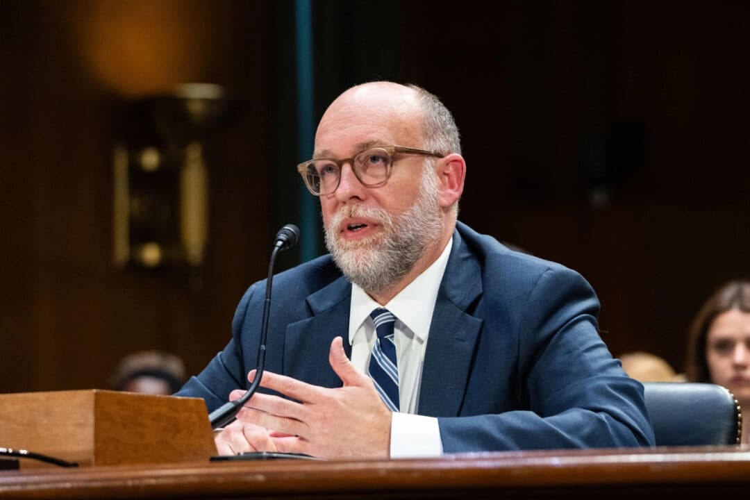 El director de la Oficina de Administración y Presupuesto, Russ Vought, testifica en el Capitolio en Washington el 25 de junio de 2025. (Madalina Kilroy/The Epoch Times)

