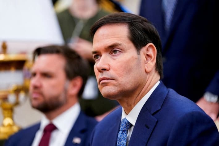 El secretario de Estado Marco Rubio participa en una reunión entre el presidente Donald Trump y el secretario general de la OTAN, Mark Rutte, en la Oficina Oval de la Casa Blanca, el 14 de julio de 2025. (Nathan Howard/Reuters)