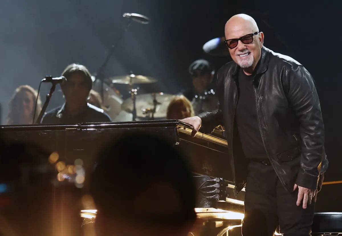 Billy Joel se presenta durante la 66.ª edición de los Premios Grammy en Los Ángeles el 4 de febrero de 2024. (Monica Schipper/Getty Images para The Recording Academy)