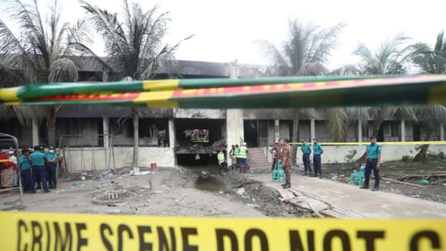 Imagen del campus del Milestone College, en Daca, Bangladés, el 22 de julio de 2025, donde se estrelló una aeronave de entrenamiento la víspera. EFE/EPA/Monirul Alam 
