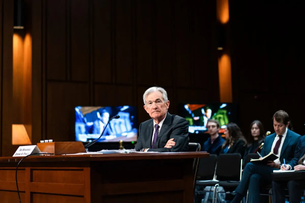 El presidente de la Reserva Federal, Jerome Powell, testifica ante el Comité Senatorial de Banca, Vivienda y Asuntos Urbanos en Washington el 11 de febrero de 2025. (Madalina Vasiliu/The Epoch Times).