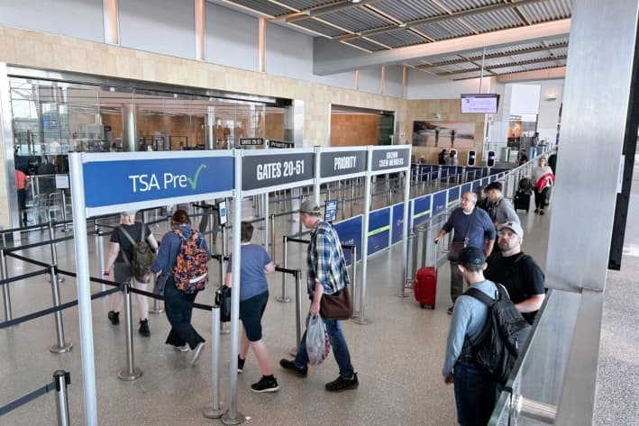 Entrada al Aeropuerto Internacional de San Diego con control previo de la TSA, el 26 de octubre de 2024. (Jane Yang/The Epoch Times)
