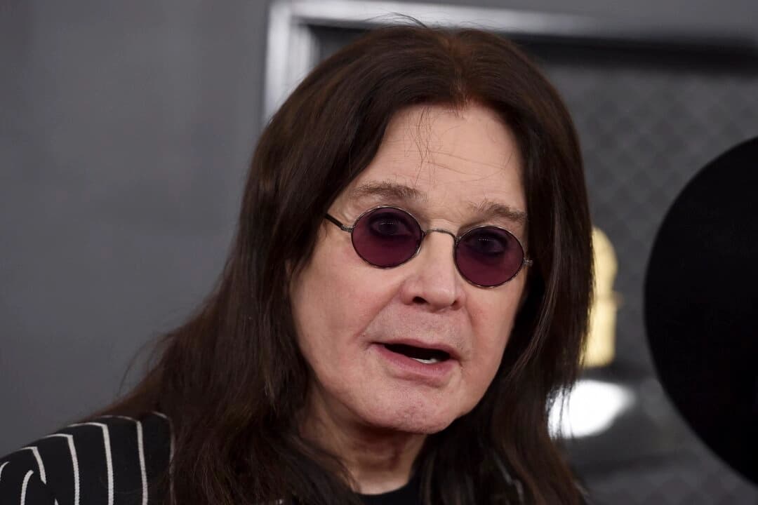 Ozzy Osbourne llega a la 62.ª edición anual de los Premios Grammy en el Staples Center de Los Ángeles el 26 de enero de 2020. (Jordan Strauss/Invision/AP)
