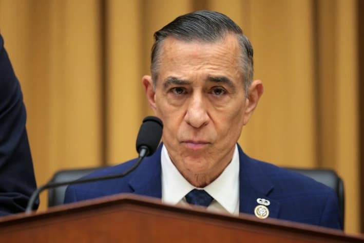 El representante Darrell Issa (R-Calif.) participa en una audiencia del Subcomité Judicial de la Cámara de Representantes en el edificio de oficinas Rayburn de la Cámara de Representantes, en Washington, el 1 de abril de 2025. (Kayla Bartkowski/Getty Images)