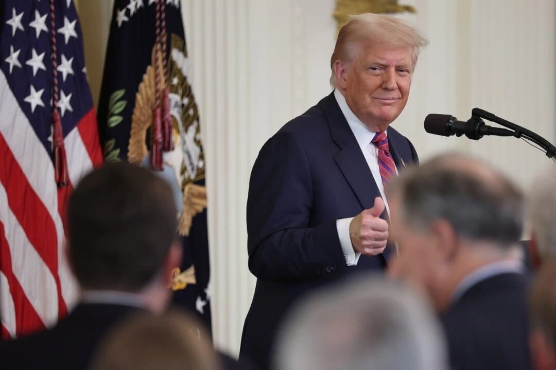 El presidente Donald Trump pronuncia un discurso en la Casa Blanca, el 18 de julio de 2025. (Win McNamee/Getty Images)
