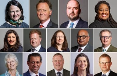 Fila superior (de izquierda a derecha): Catherine West, diputada; Andrew George, diputado; el Muy Honorable Richard Holden, diputado; Bell Ribeiro-Addy, diputada. Fila central (de izquierda a derecha): Preet Kaur Gill, diputada; Gregory James Stafford, diputado; Dra. Caroline Johnson, diputada; Baggy Shanker, diputado; Brendan O'Hara, diputado. Fila inferior (de izquierda a derecha): Baronesa (Ruth) Lister; Foysol Choudhury, miembro del Parlamento Europeo (MBE), diputado del Partido Socialista Obrero Británico (MSP); Bob Doris, diputado del Partido Socialista Obrero Británico (MSP); Ariane Burgess, diputada del Partido Socialista Obrero Británico (MSP); y John Mason, diputado del Partido Socialista Obrero Británico (MSP). (The Epoch Times)