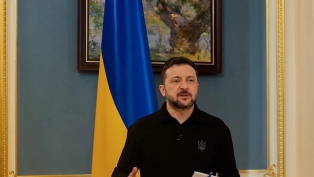 El presidente ucraniano, Volodímir Zelenski, ofrece una rueda de prensa en medio de la invasión rusa de Ucrania, en Kiev, Ucrania, el 22 de abril de 2025. (Tetiana Dzhafarova/ AFP vía Getty Images)
