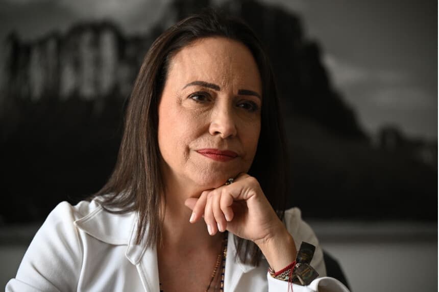 La líder opositora María Corina Machado durante una entrevista con la AFP en Caracas el 25 de julio de 2024, antes de las elecciones presidenciales del 28 de julio. (FEDERICO PARRA/AFP a través de Getty Images)