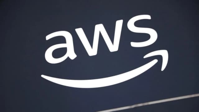 Logotipo de Amazon Web Services (AWS) en la conferencia Collision celebrada en Toronto el 23 de junio de 2022. (Chris Helgren/Reuters)