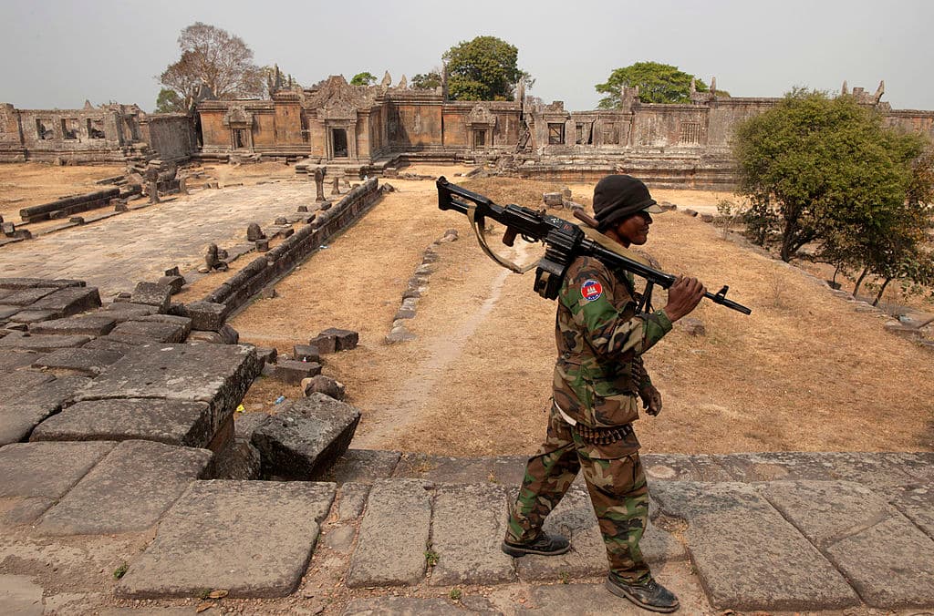 El templo, de 900 años de antigüedad, pertenece a Camboya según una sentencia de la Corte Internacional de Justicia de 1962, pero muchos tailandeses siguen disputando su propiedad. (Foto de Paula Bronstein/Getty Images)