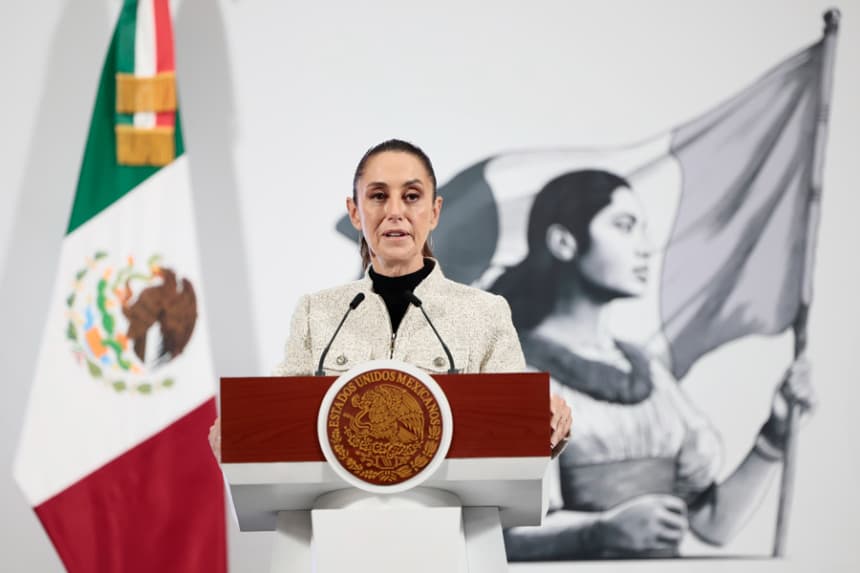 La presidenta de México, Claudia Sheinbaum, habla durante una rueda de prensa el 24 de julio de 2025, en el Palacio Nacional, en Ciudad de México (México). EFE/José Méndez