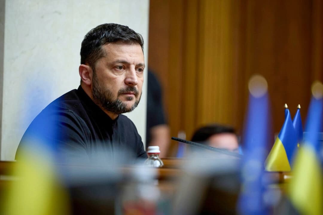 El presidente ucraniano Volodímir Zelenski asiste a una sesión parlamentaria en Kiev, Ucrania, el 17 de julio de 2025. (Foto AP/Vadym Sarakhan).