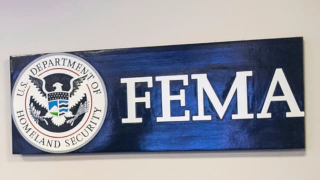 CEO de FEMA responde críticas y califica como "modelo" la respuesta a las inundaciones en Texas