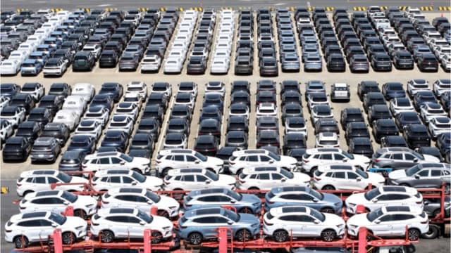 Automóviles fabricados en China para exportación en un puerto de Shanghái el 17 de abril de 2025. China Out vía Getty Images