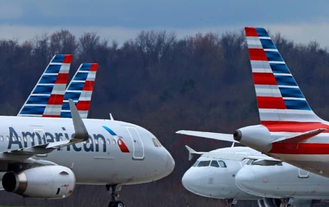 Aviones de American Airlines estacionados en el Aeropuerto Internacional de Pittsburgh, en Imperial, Pensilvania, el 31 de marzo de 2020. (Gene J. Puskar/AP Photo)