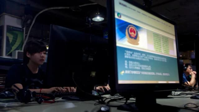 Una computadora muestra un mensaje del Gran Cortafuegos chino sobre el uso correcto de internet en un cibercafé de Beijing. (Ng Han Guan, archivo /Foto AP)