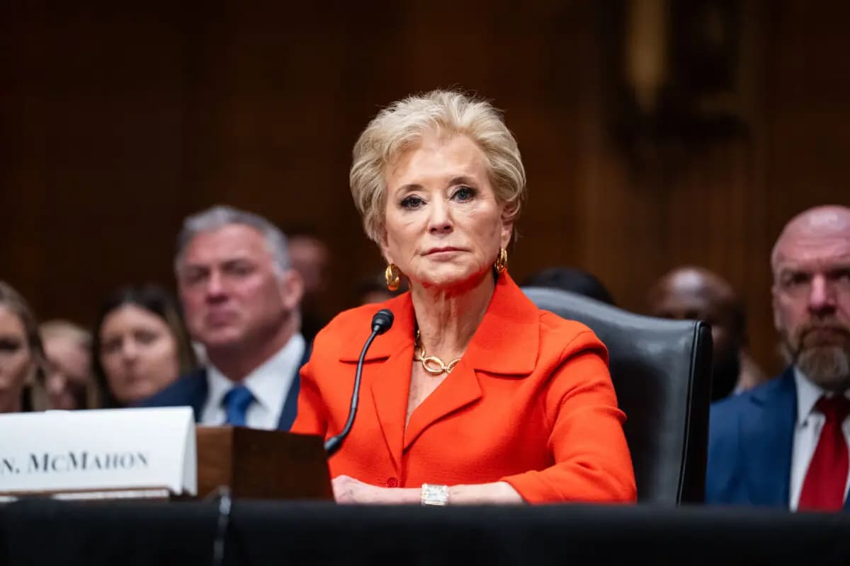 La entonces candidata a secretaria de Educación, Linda McMahon, testifica durante una audiencia de confirmación ante el Comité Senatorial de Salud, Educación, Trabajo y Pensiones en el Capitolio, en Washington, el 13 de febrero de 2025. (Madalina Vasiliu/The Epoch Times)