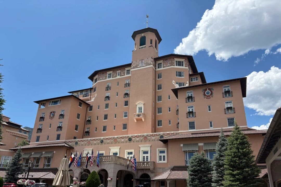 Vista del Broadmoor en Colorado Springs, Colorado, donde se celebró la reunión de verano de la Asociación Nacional de Gobernadores, el 26 de julio de 2025. (Nathan Worcester/The Epoch Times)