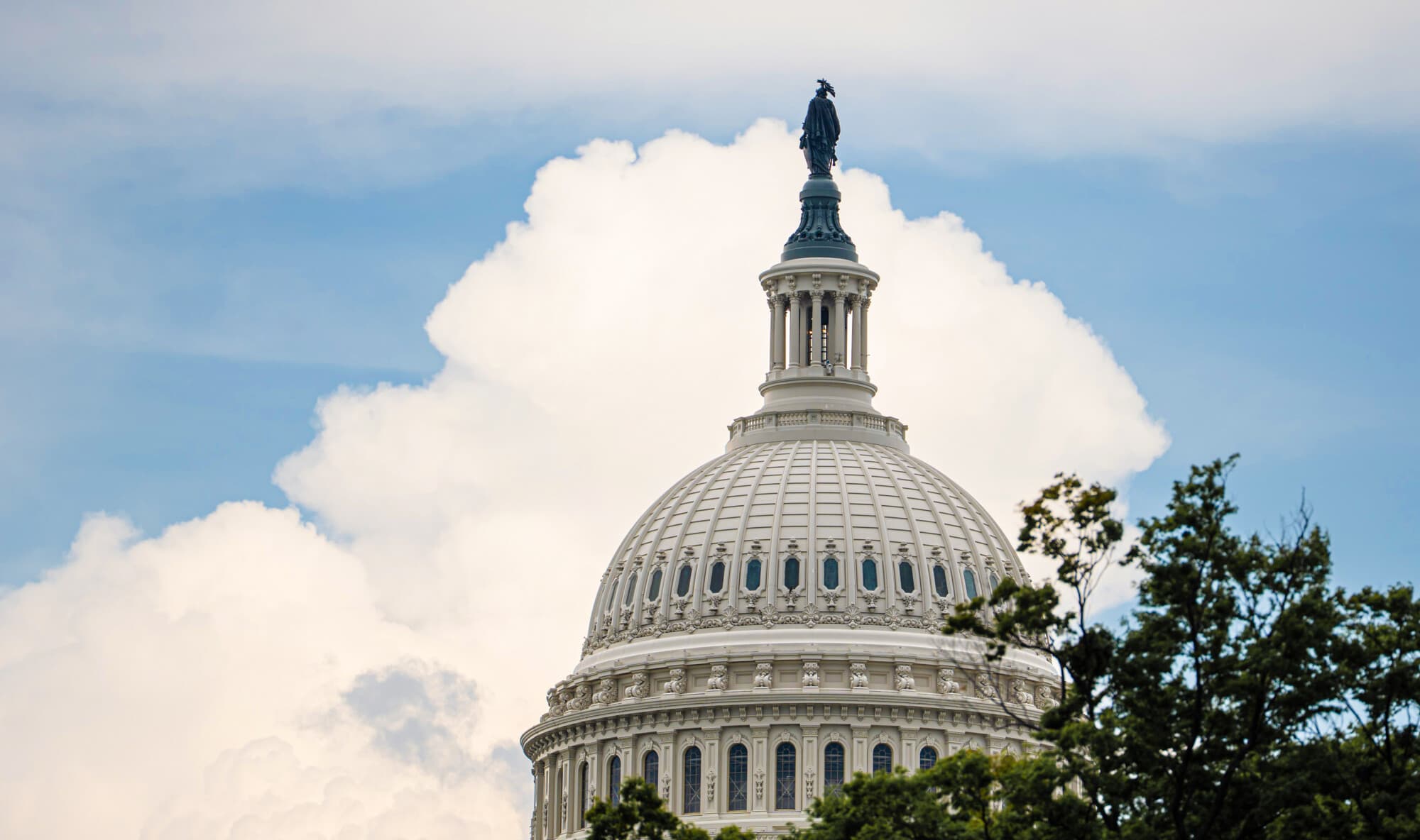 El Capitolio de los Estados Unidos en Washington el 14 de julio de 2025. A pesar del fallo de la Corte Suprema de 2002 a favor de la publicidad de medicamentos, algunos legisladores buscan prohibir esta práctica. (Madalina Kilroy/The Epoch Times)