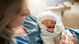 Reciba a su bebé de forma natural con ayuda de la acupuntura y otros métodos para inducir el parto