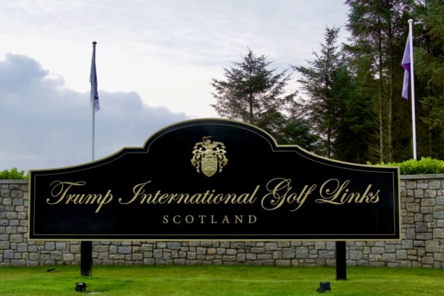 Trump celebra inauguración de un nuevo campo de golf en Escocia