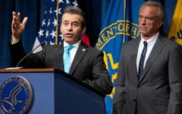 FDA no se opone a las vacunas de ARNm, dice comisionado