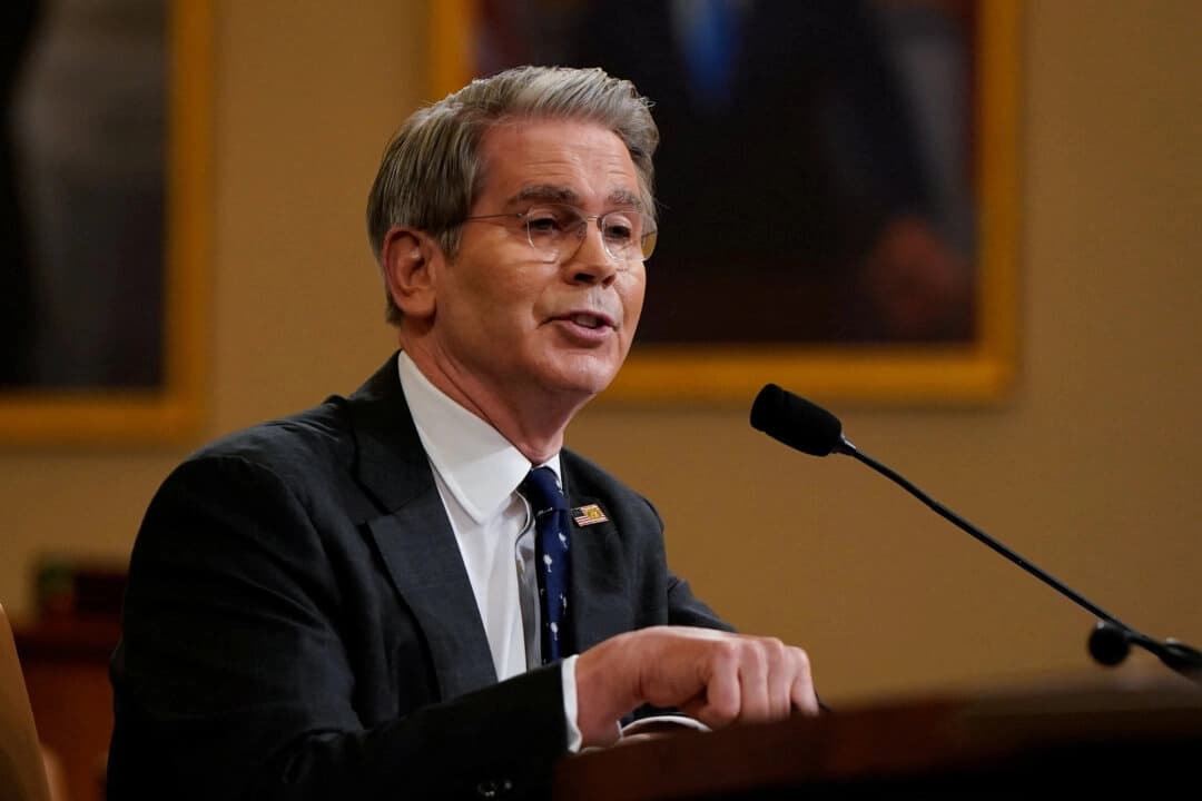 El secretario del Tesoro, Scott Bessent, testifica ante una audiencia del Comité de Medios y Arbitrios de la Cámara de Representantes en el Capitolio, en Washington, el 11 de junio de 2025. (Reuters/Elizabeth Frantz)
