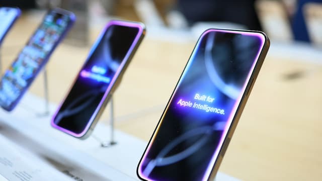 Se ven iPhone 16 de Apple en una tienda Apple el 4 de abril de 2025 en Nueva York, Nueva York. (Michael M. Santiago/Getty Images)
