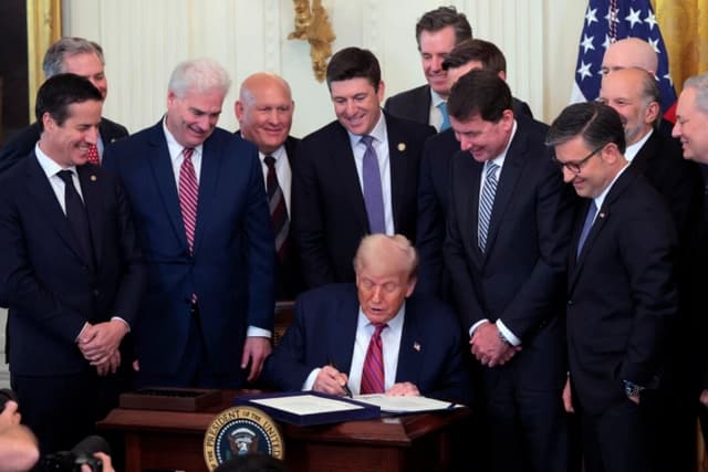 Trump firma ley para ayudar a los veteranos a evitar la ejecución hipotecaria de sus viviendas