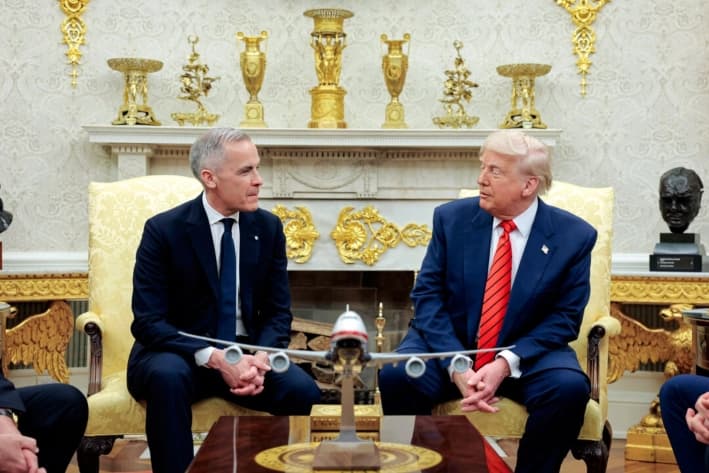 El presidente Donald Trump se reúne con el primer ministro Mark Carney en la Oficina Oval, el 6 de mayo de 2025. (Anna Moneymaker/Getty Images)