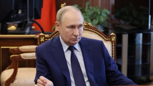 Putin espera continuar conversaciones de paz con Ucrania a pesar del plazo para sanciones de Trump