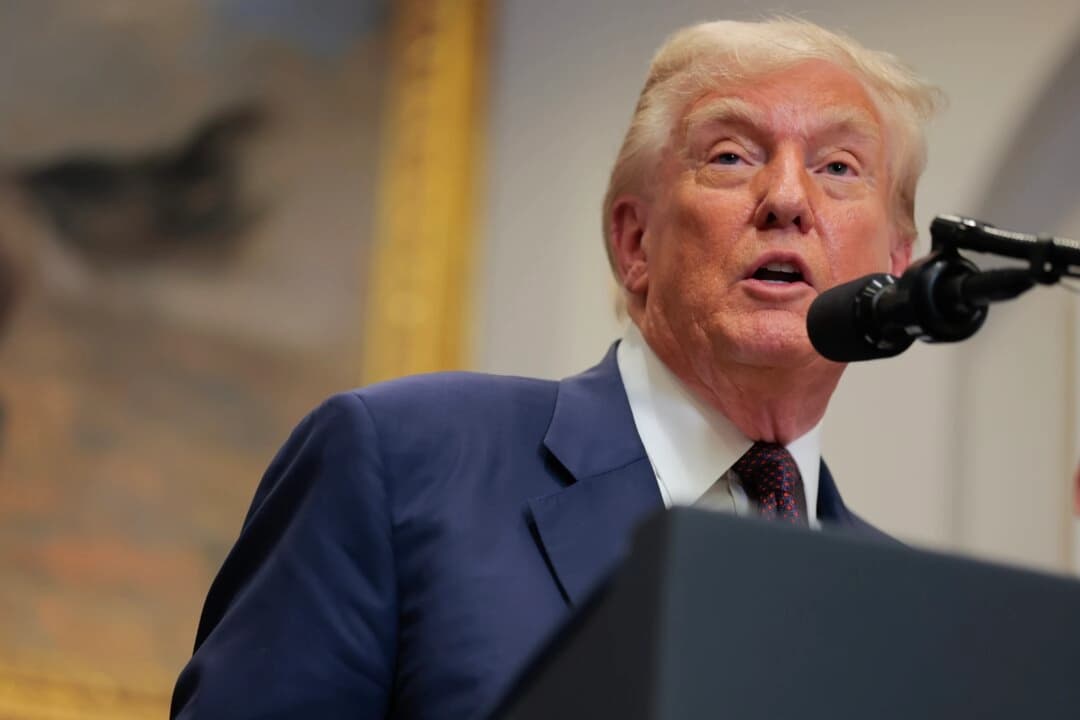 WASHINGTON, DC - 31 DE JULIO: El presidente de los Estados Unidos, Donald Trump, habla durante una ceremonia de firma de órdenes ejecutivas en la Sala Roosevelt de la Casa Blanca el 31 de julio de 2025 en Washington, DC. Trump firmó una serie de órdenes que ampliarán su consejo sobre deportes, fitness y nutrición, incluyendo la reactivación de la Prueba Presidencial de Aptitud Física en las escuelas públicas. (Foto de Anna Moneymaker/Getty Images)