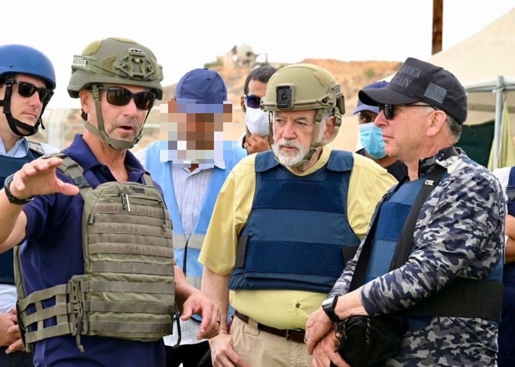 El embajador de EE. UU. en Israel, Mike Huckabee, y el enviado especial de EE. UU., Steve Witkoff, visitan Gaza el 1 de agosto de 2025. (Steve Witkoff/X)