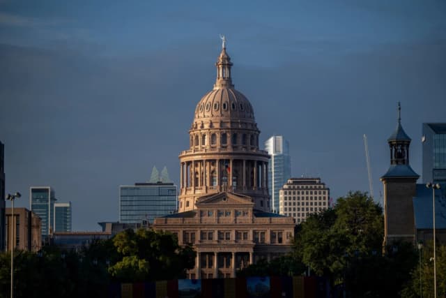 La Cámara de Texas vota para arrestar a los legisladores demócratas que abandonaron el estado