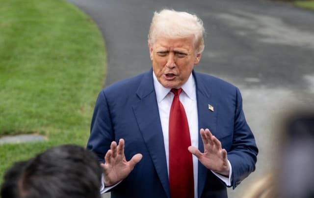 Trump afirma que aranceles sobre semiconductores podrían llegar la próxima semana